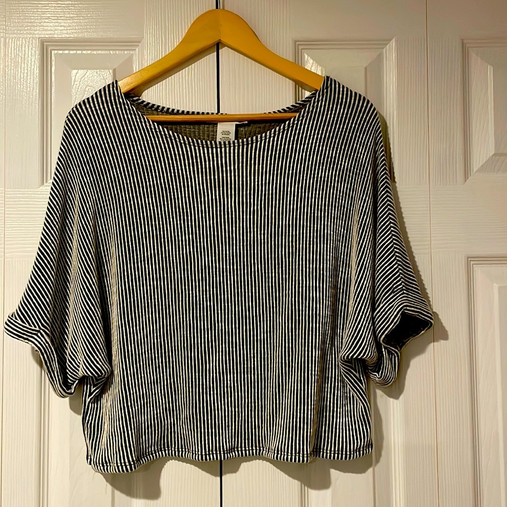 Casual Crop Top. Size Medium.